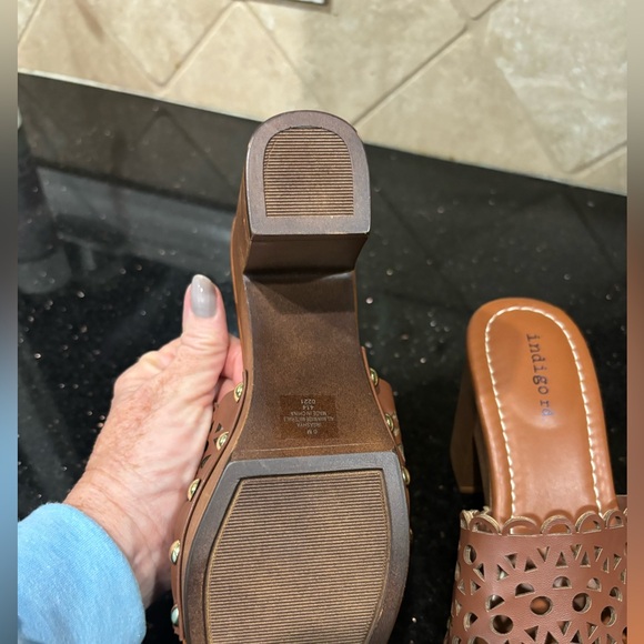 Size 6 brown platform clog sandals by Indigo Rd. - Picture 2 of 4